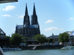 ライン川からの大聖堂
